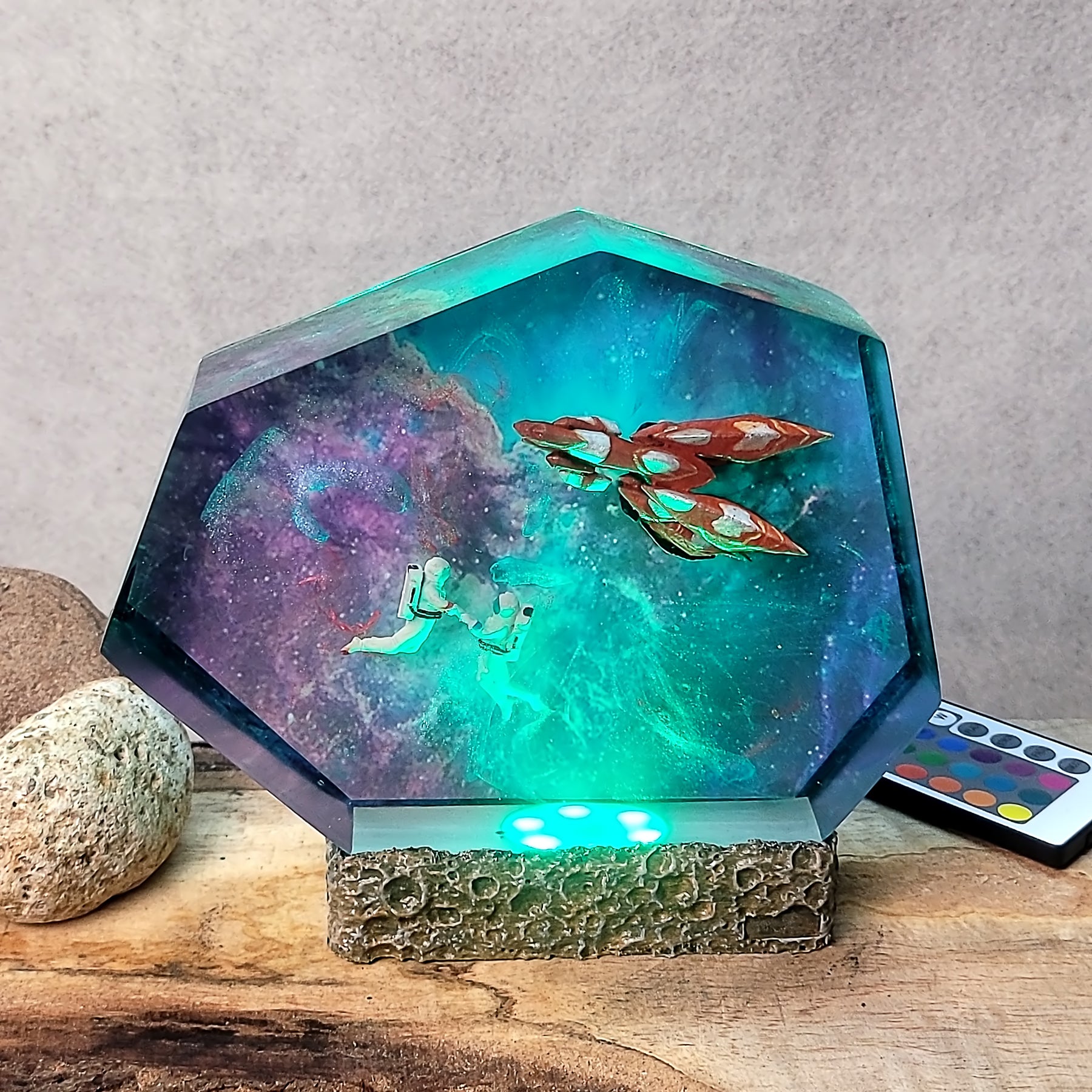 Astronaut Space Epoxy Resin Lamp – Galaxy Spaceship RGB LED Diorama Night Light