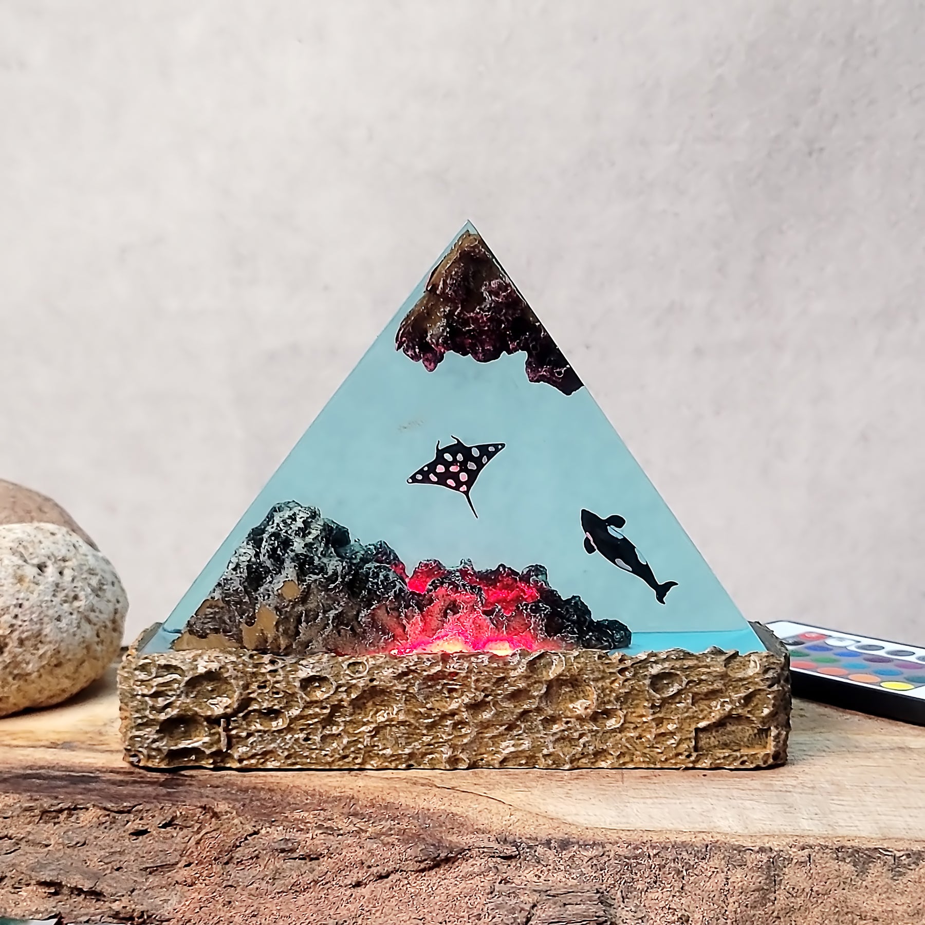 Orca & Manta Ray Ocean Epoxy Resin Lamp – Triangle Underwater LED Night Light