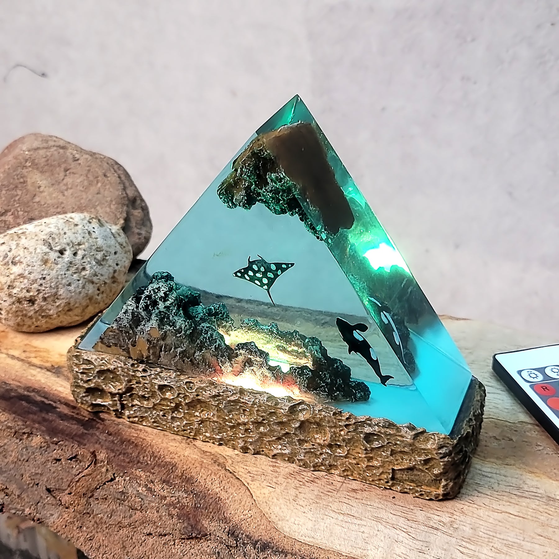 Orca & Manta Ray Ocean Epoxy Resin Lamp – Triangle Underwater LED Night Light