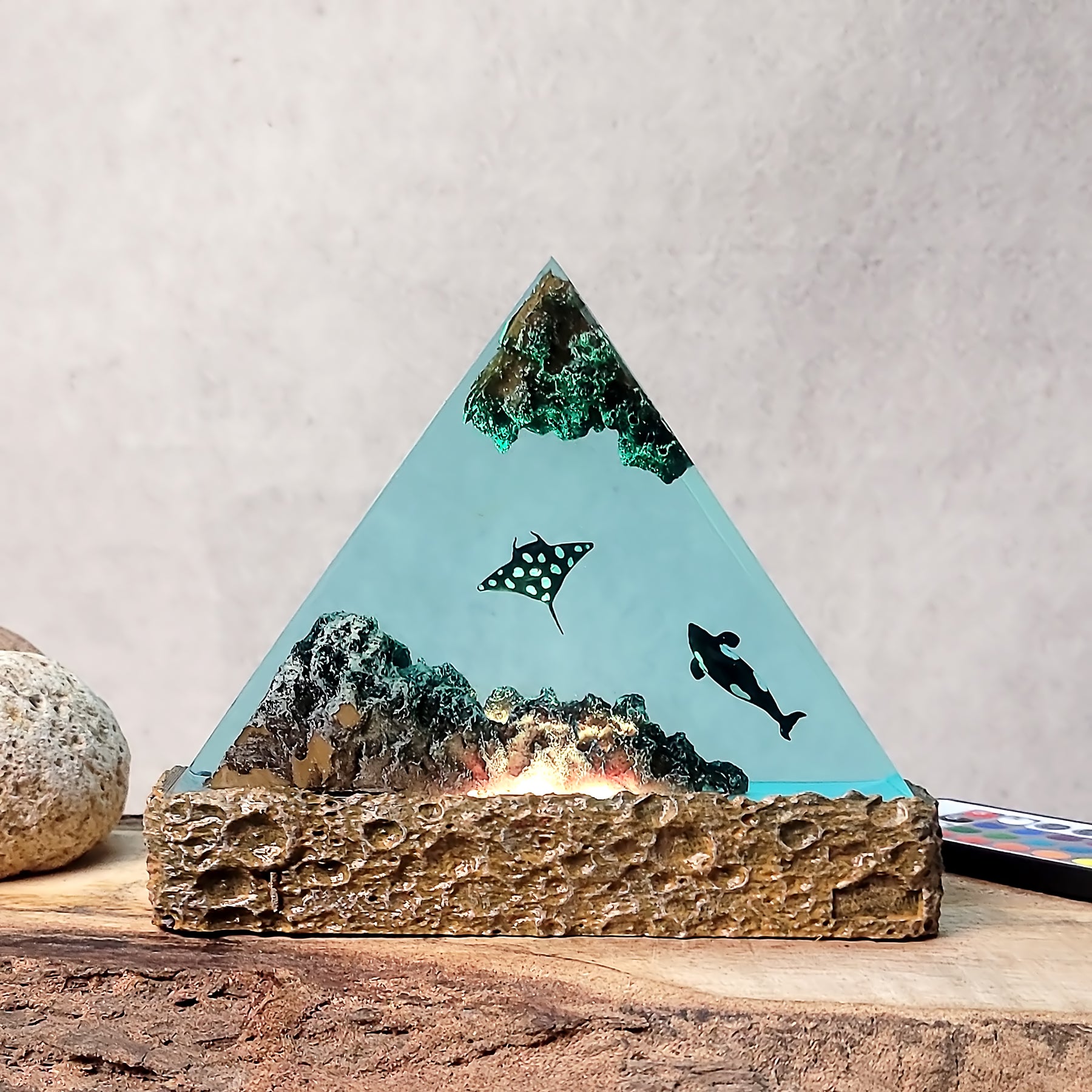 Orca & Manta Ray Ocean Epoxy Resin Lamp – Triangle Underwater LED Night Light