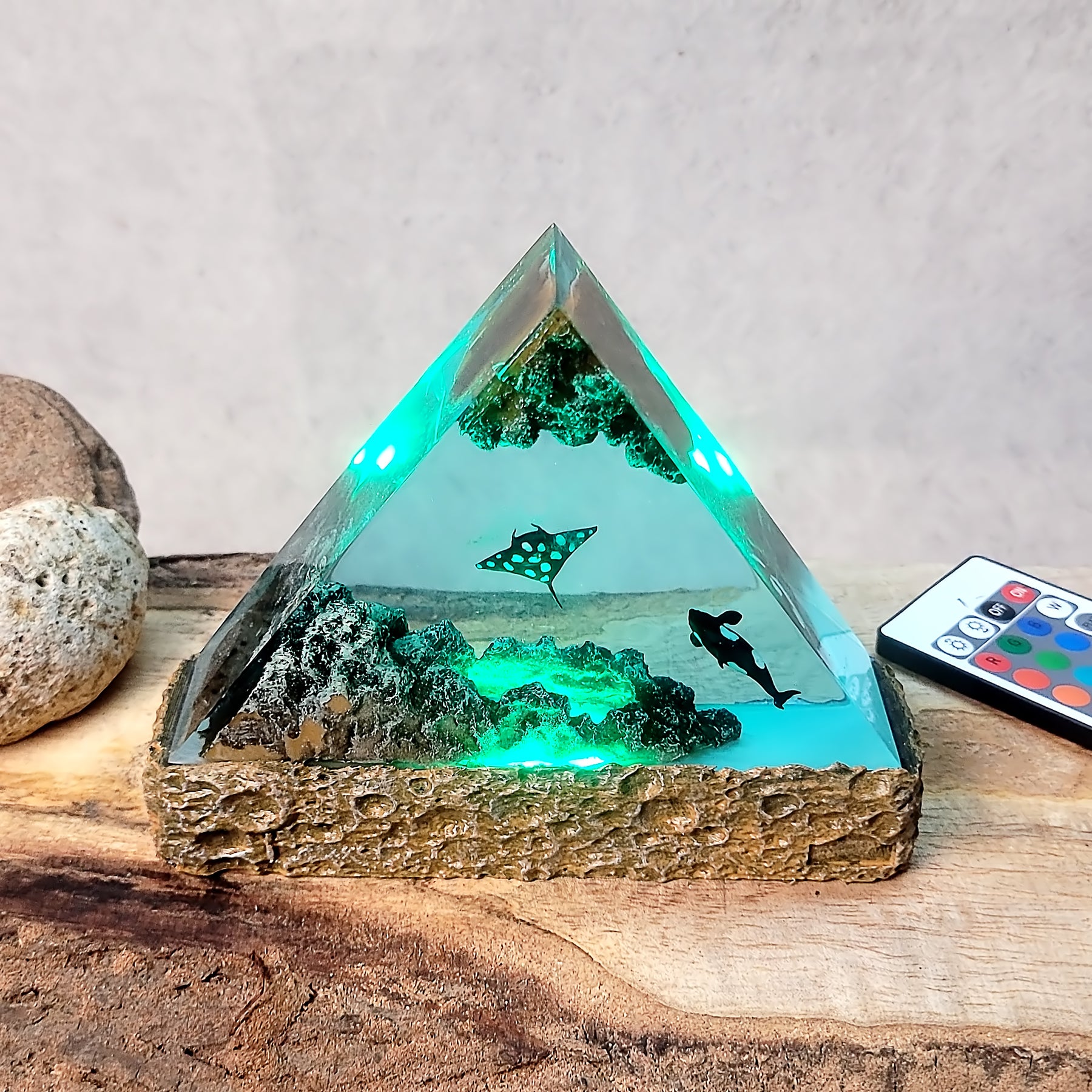 Orca & Manta Ray Ocean Epoxy Resin Lamp – Triangle Underwater LED Night Light