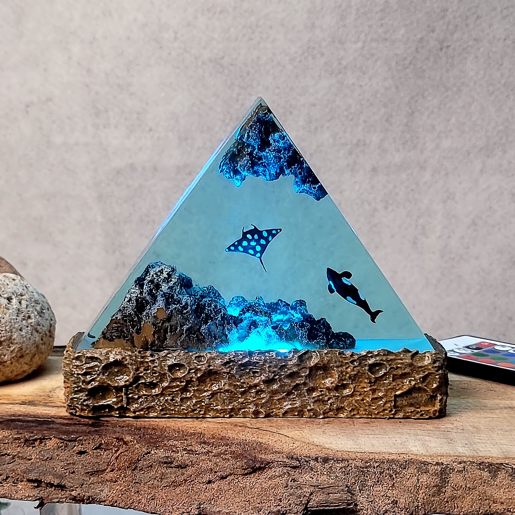 Orca & Manta Ray Ocean Epoxy Resin Lamp – Triangle Underwater LED Night Light