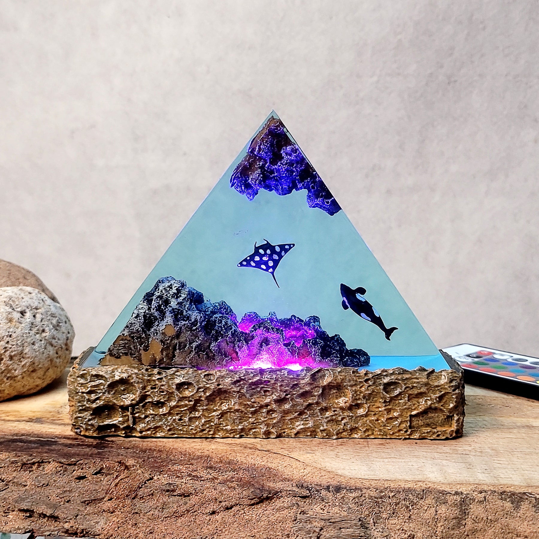 Orca & Manta Ray Ocean Epoxy Resin Lamp – Triangle Underwater LED Night Light
