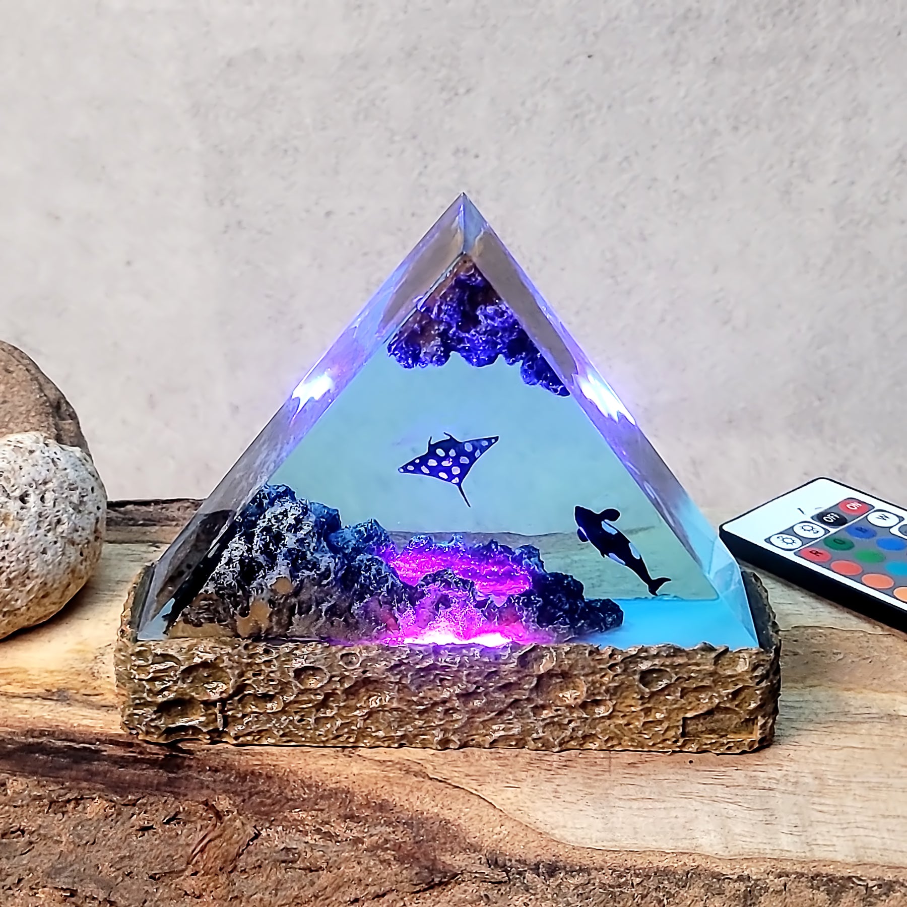 Orca & Manta Ray Ocean Epoxy Resin Lamp – Triangle Underwater LED Night Light