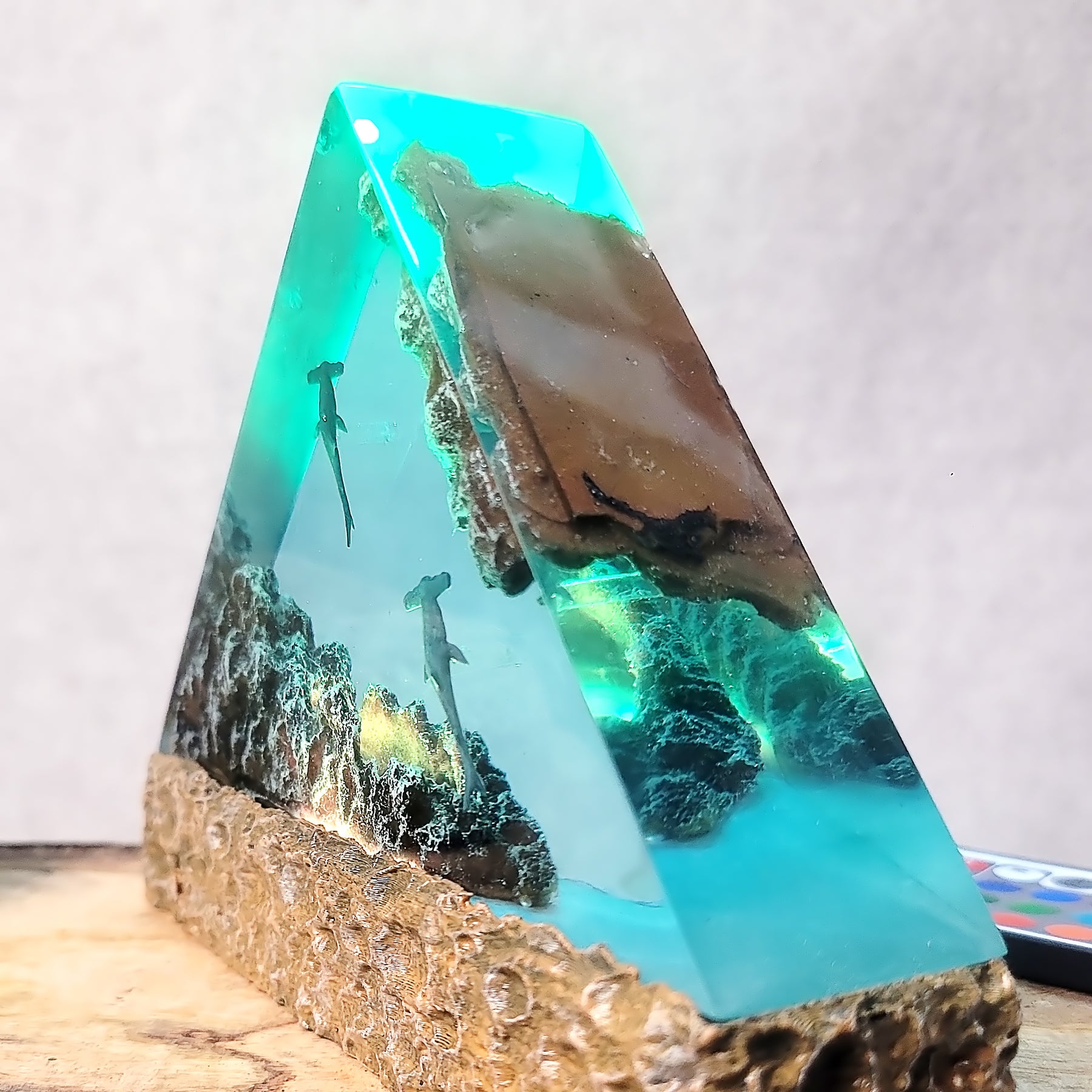 Ocean Shark Epoxy Resin Lamp – Hammerhead Shark Triangle LED Night Light & Marine Diorama