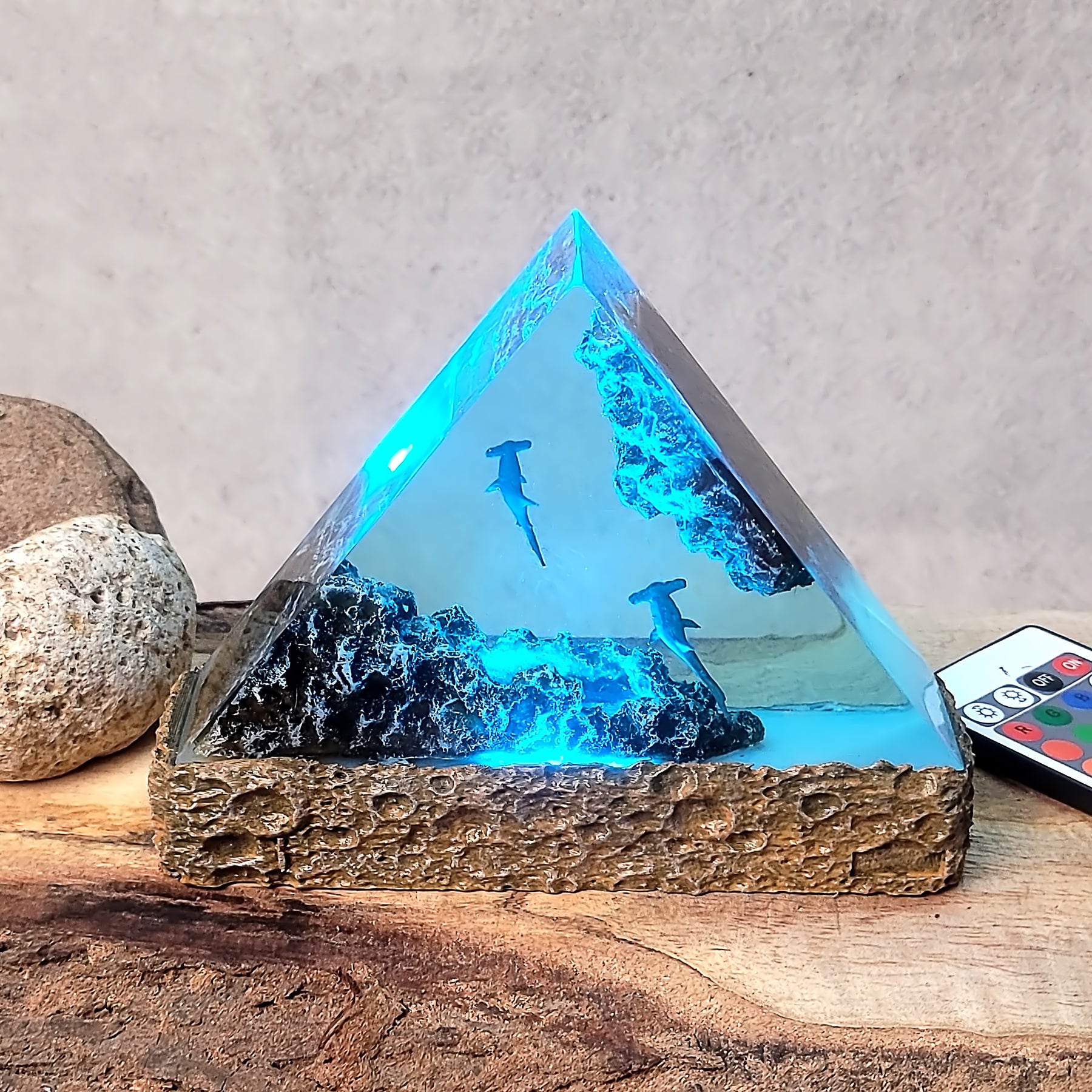 Ocean Shark Epoxy Resin Lamp – Hammerhead Shark Triangle LED Night Light & Marine Diorama