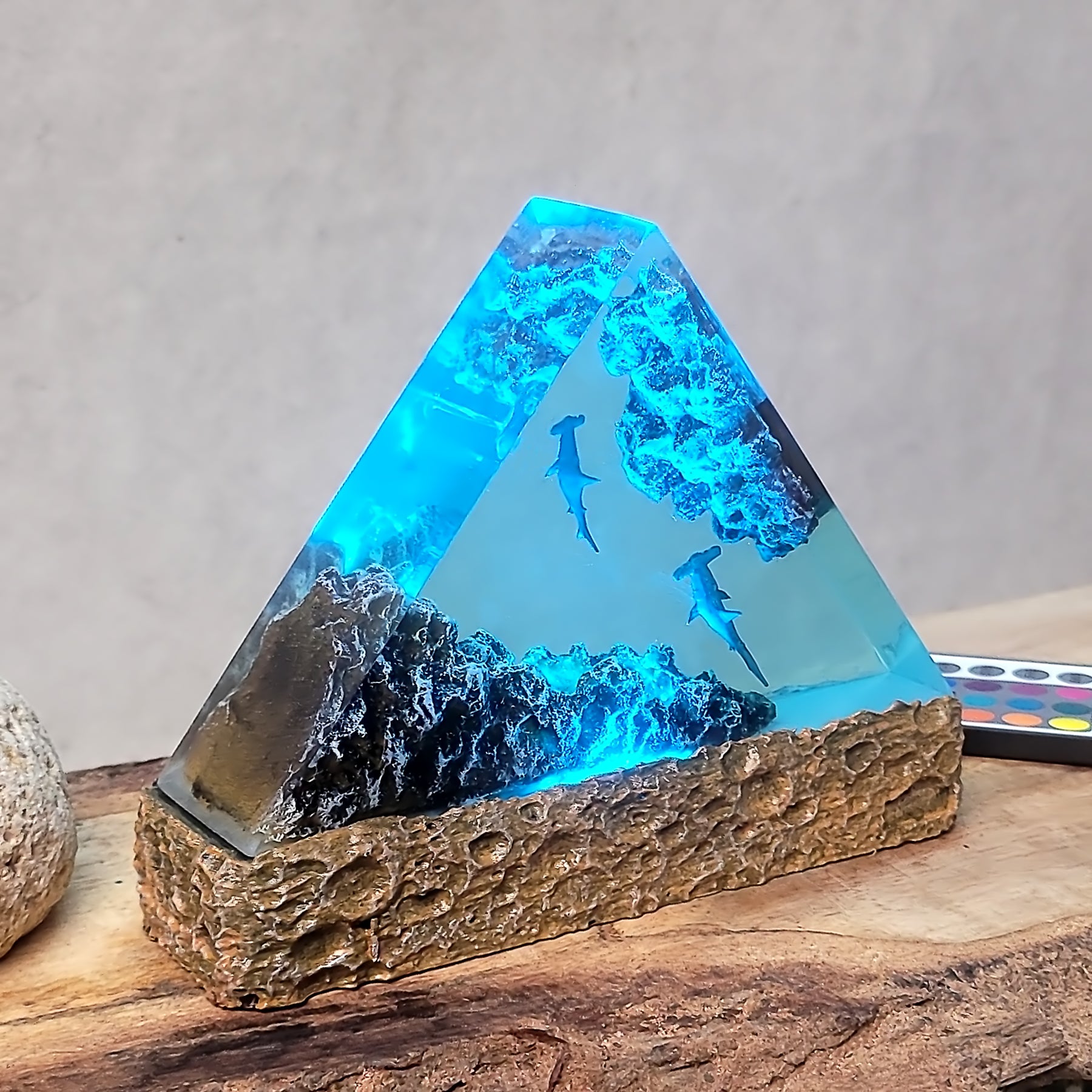 Ocean Shark Epoxy Resin Lamp – Hammerhead Shark Triangle LED Night Light & Marine Diorama