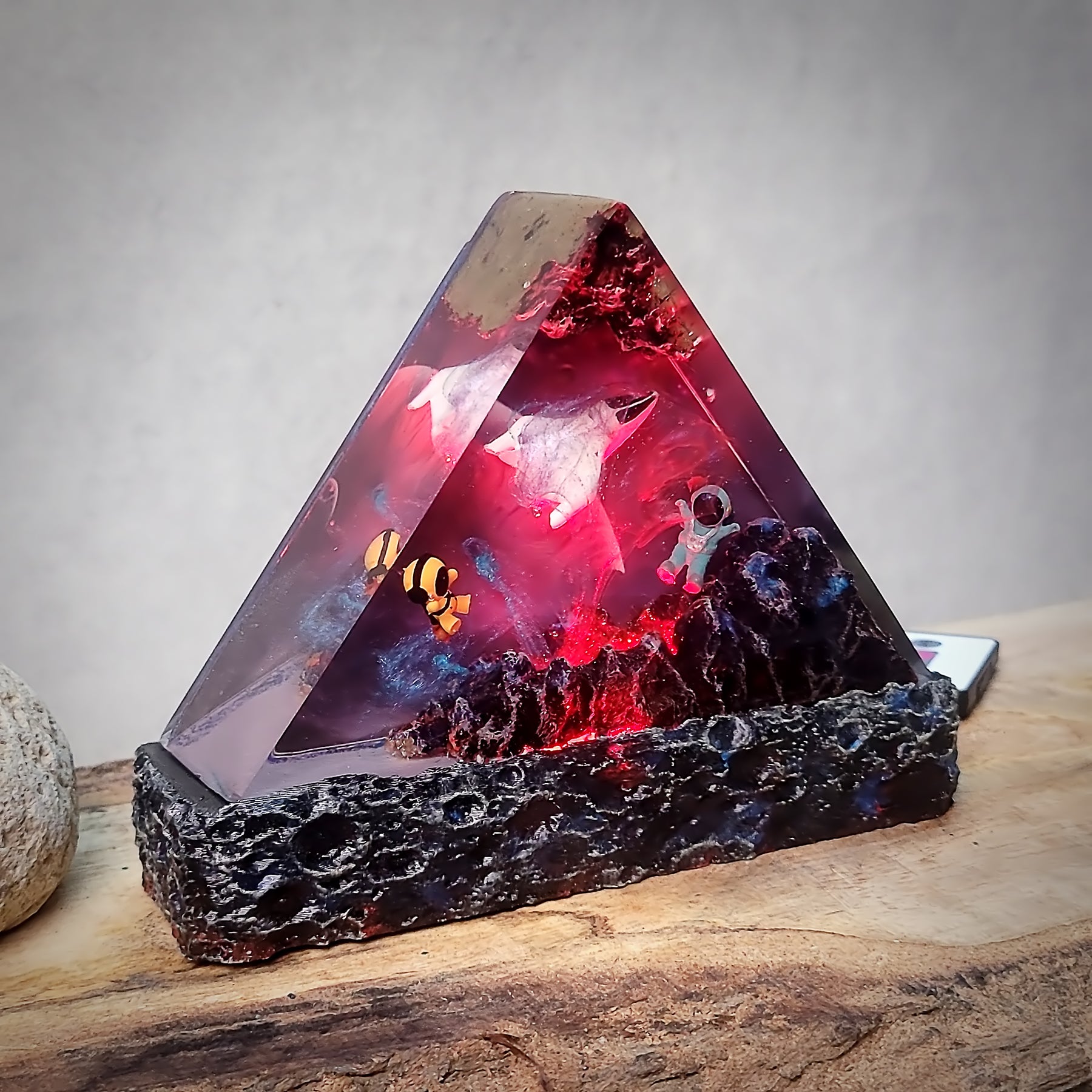 Astronaut Space Diorama Epoxy Resin Lamp – Cosmic Manta Ray Galaxy Night Light