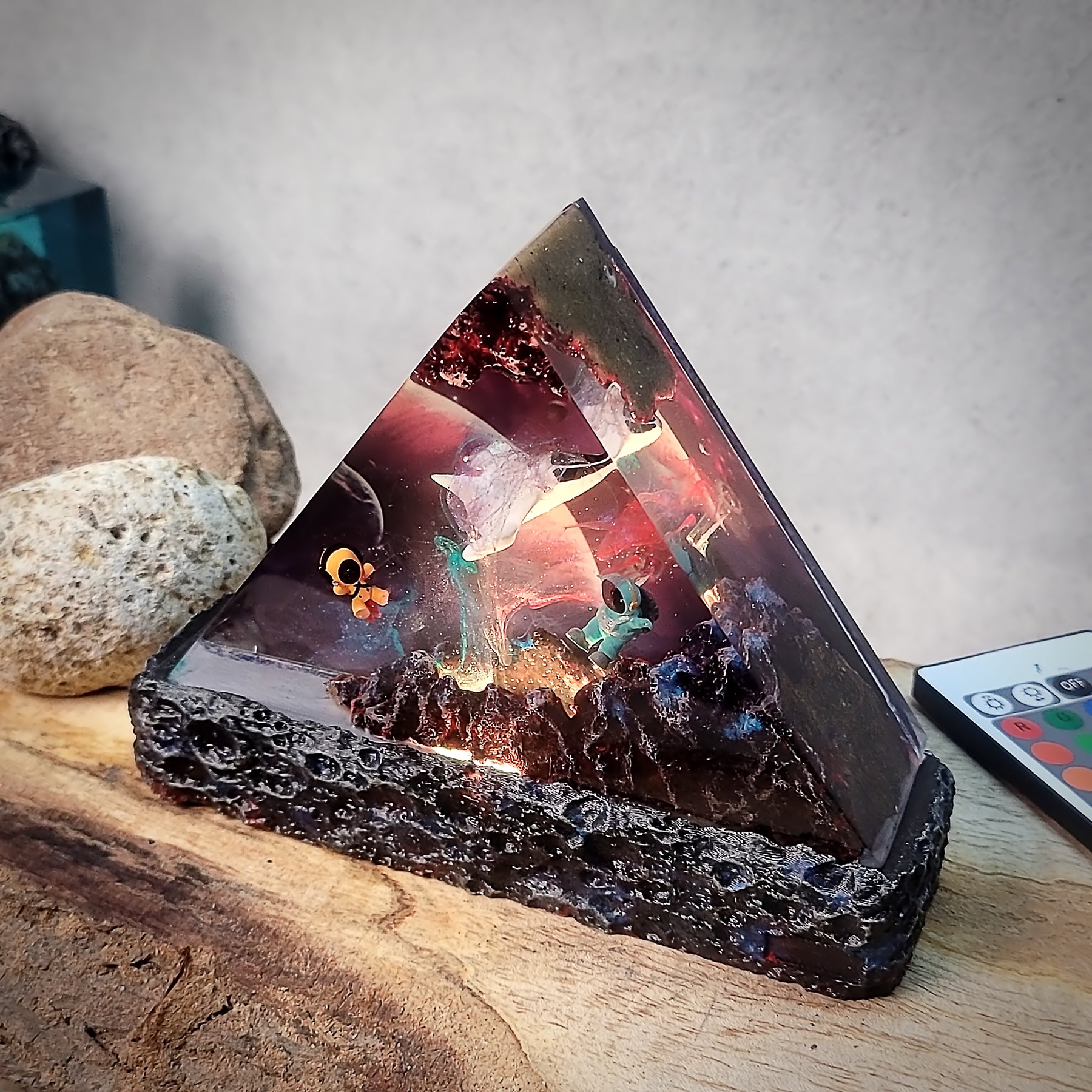 Astronaut Space Diorama Epoxy Resin Lamp – Cosmic Manta Ray Galaxy Night Light