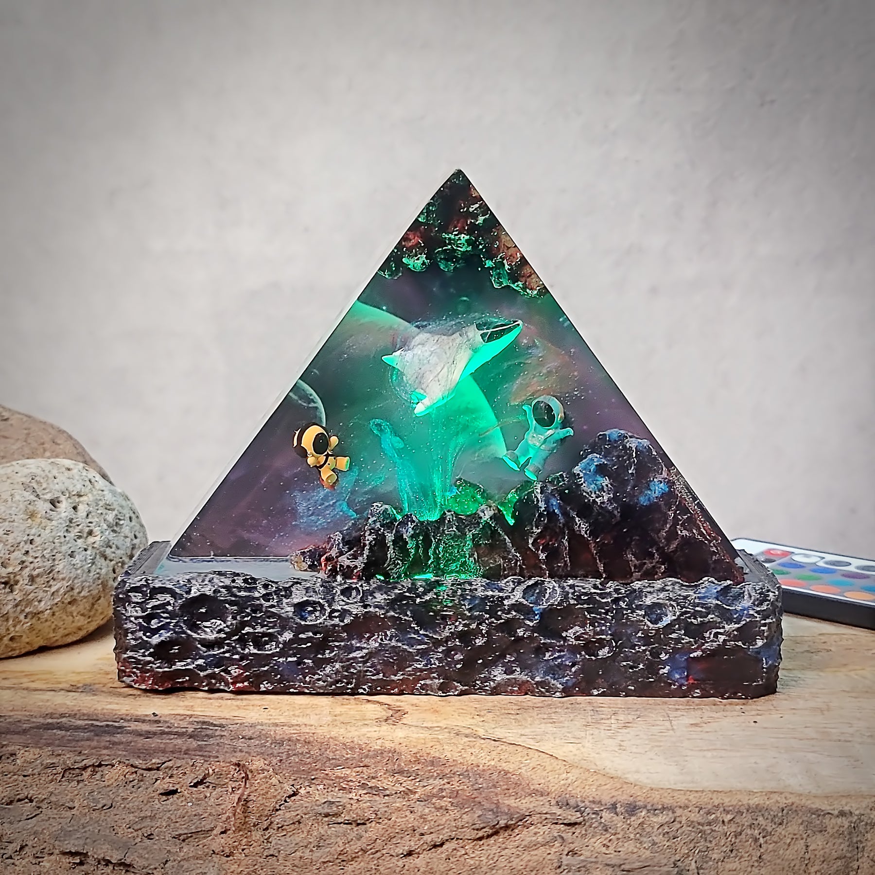Astronaut Space Diorama Epoxy Resin Lamp – Cosmic Manta Ray Galaxy Night Light