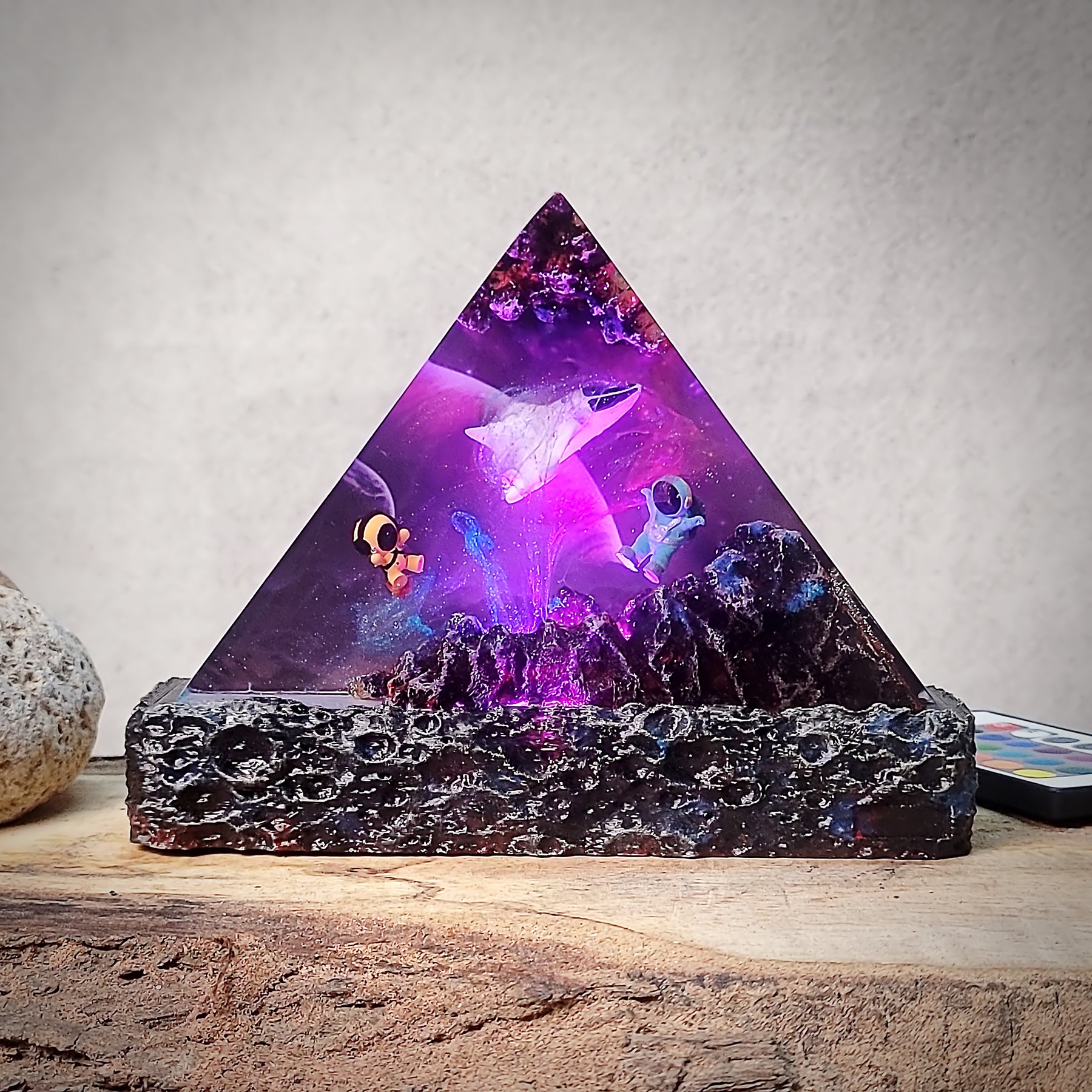 Astronaut Space Diorama Epoxy Resin Lamp – Cosmic Manta Ray Galaxy Night Light