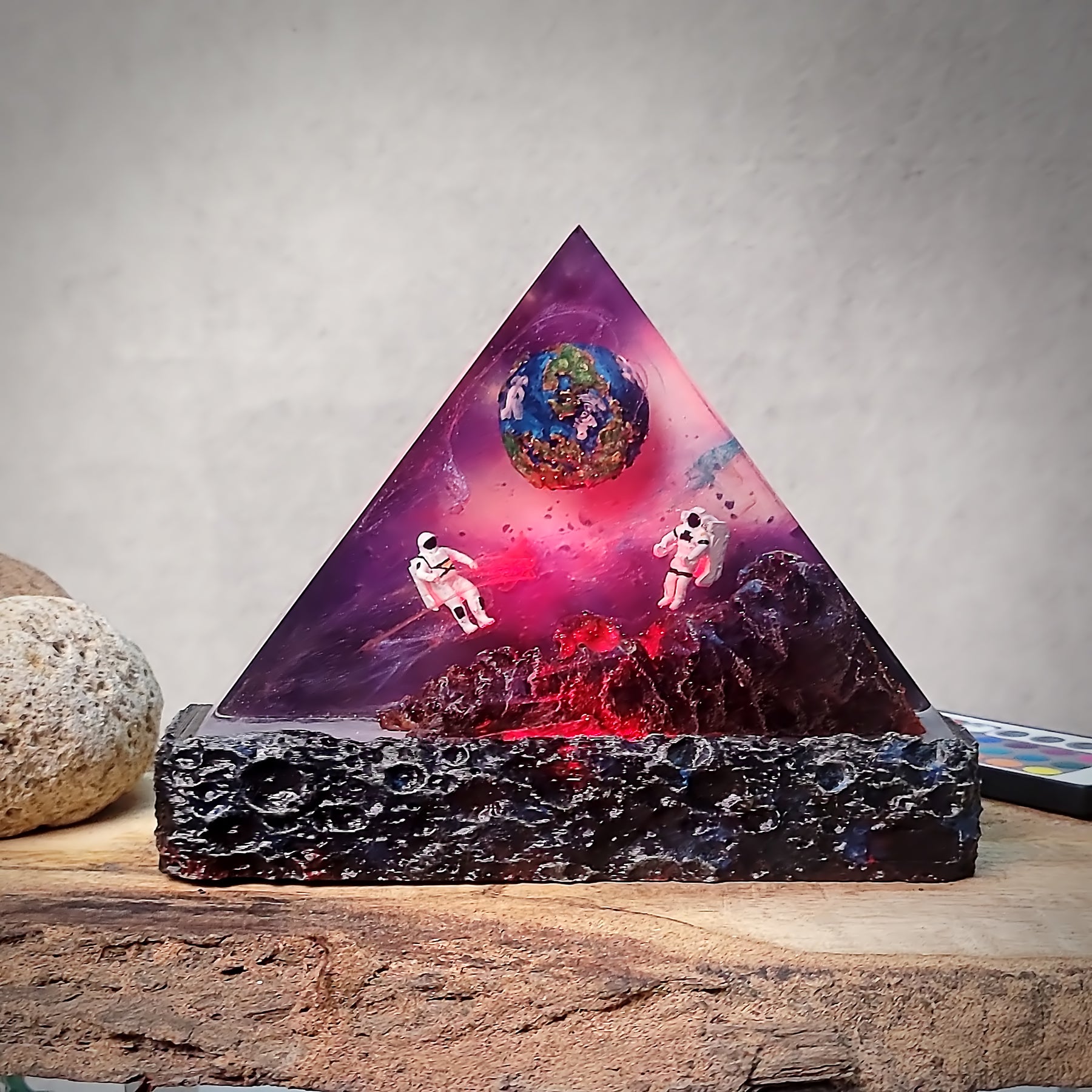 Astronaut Space Galaxy Resin Lamp – Earth Planet Cosmic Explorer Diorama Light