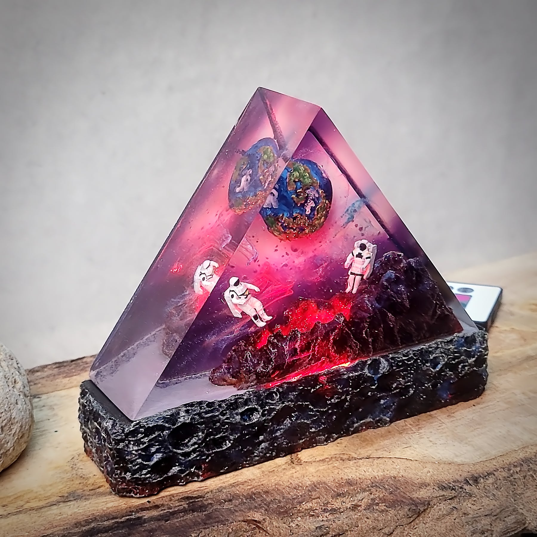 Astronaut Space Galaxy Resin Lamp – Earth Planet Cosmic Explorer Diorama Light
