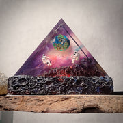Astronaut Space Galaxy Resin Lamp – Earth Planet Cosmic Explorer Diorama Light