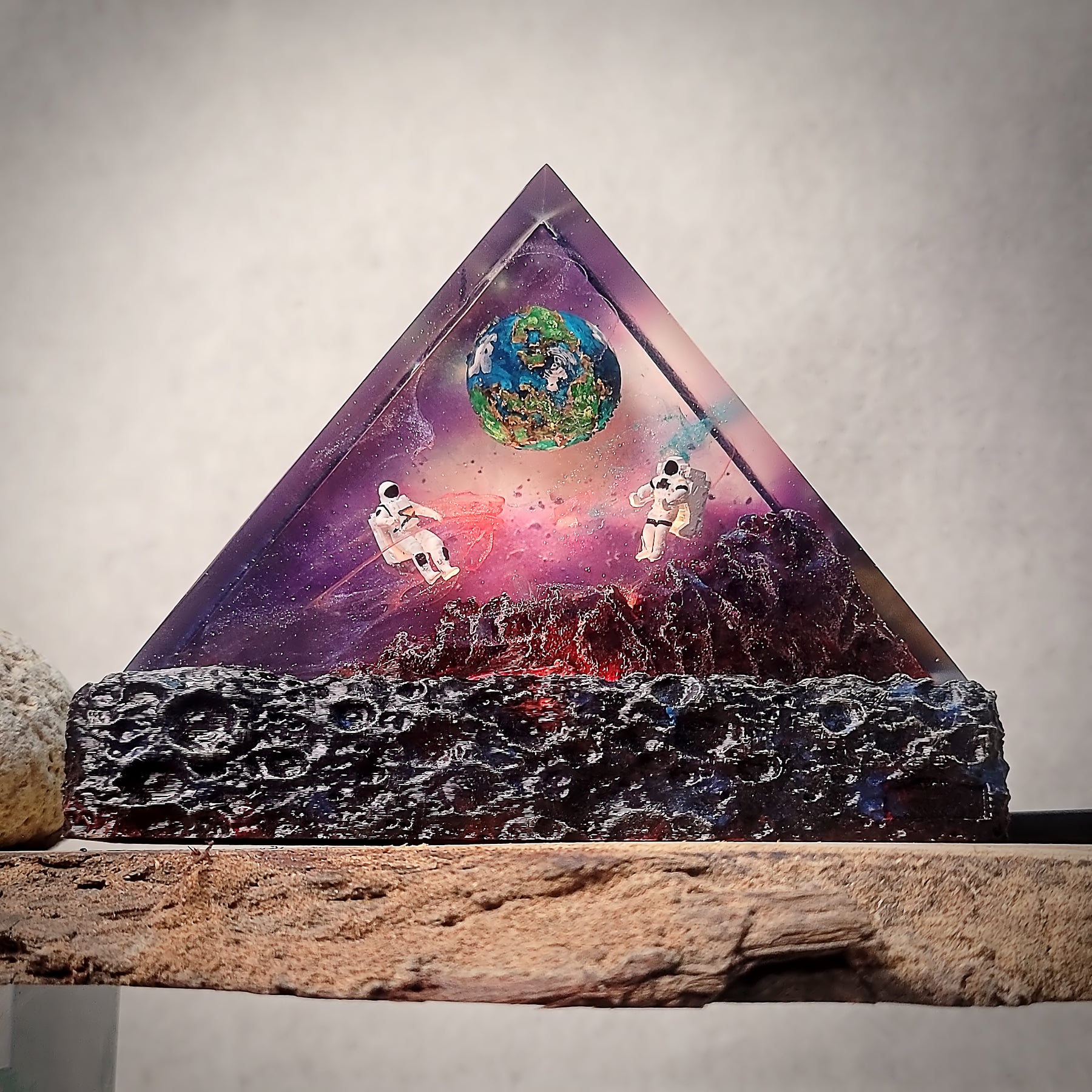 Astronaut Space Galaxy Resin Lamp – Earth Planet Cosmic Explorer Diorama Light