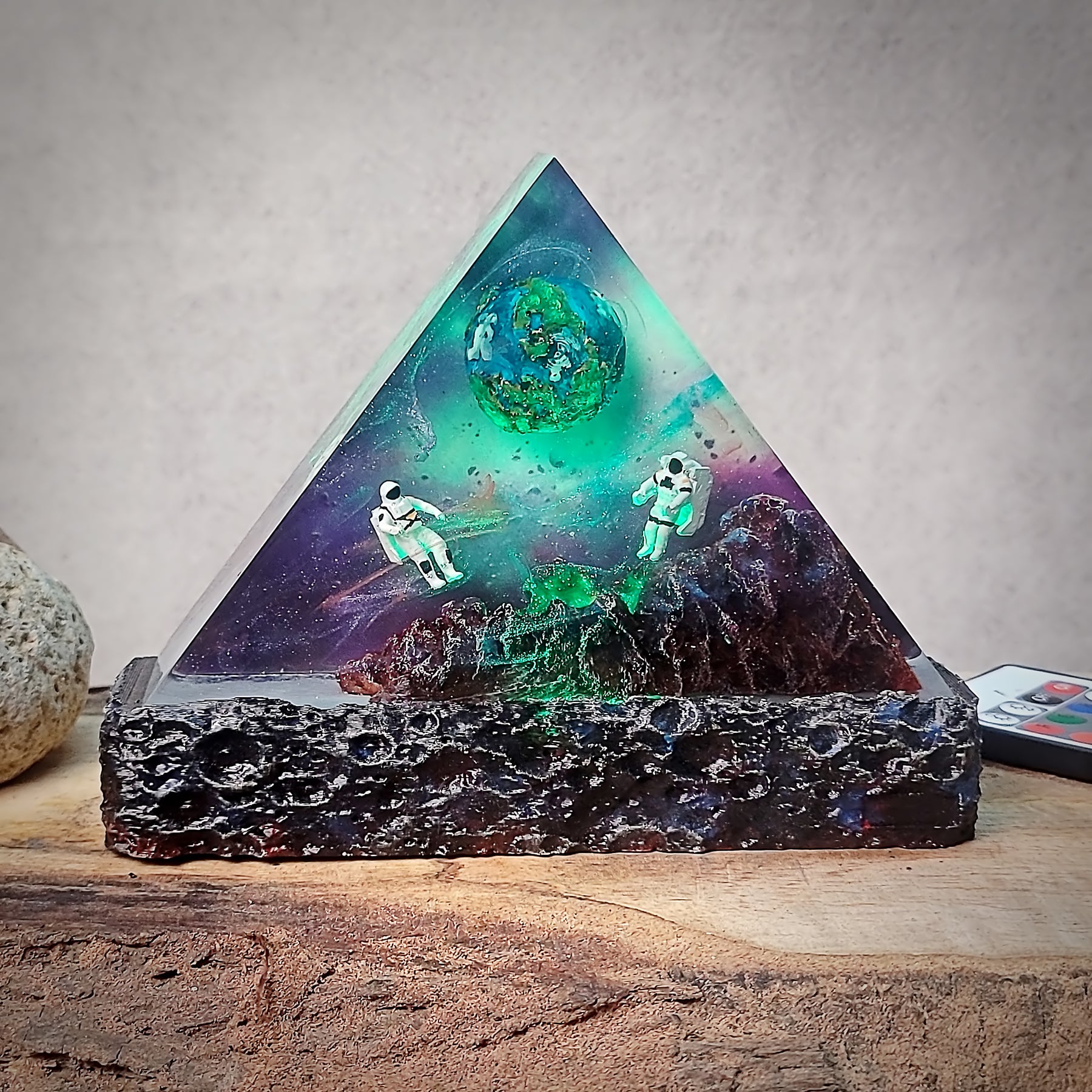 Astronaut Space Galaxy Resin Lamp – Earth Planet Cosmic Explorer Diorama Light