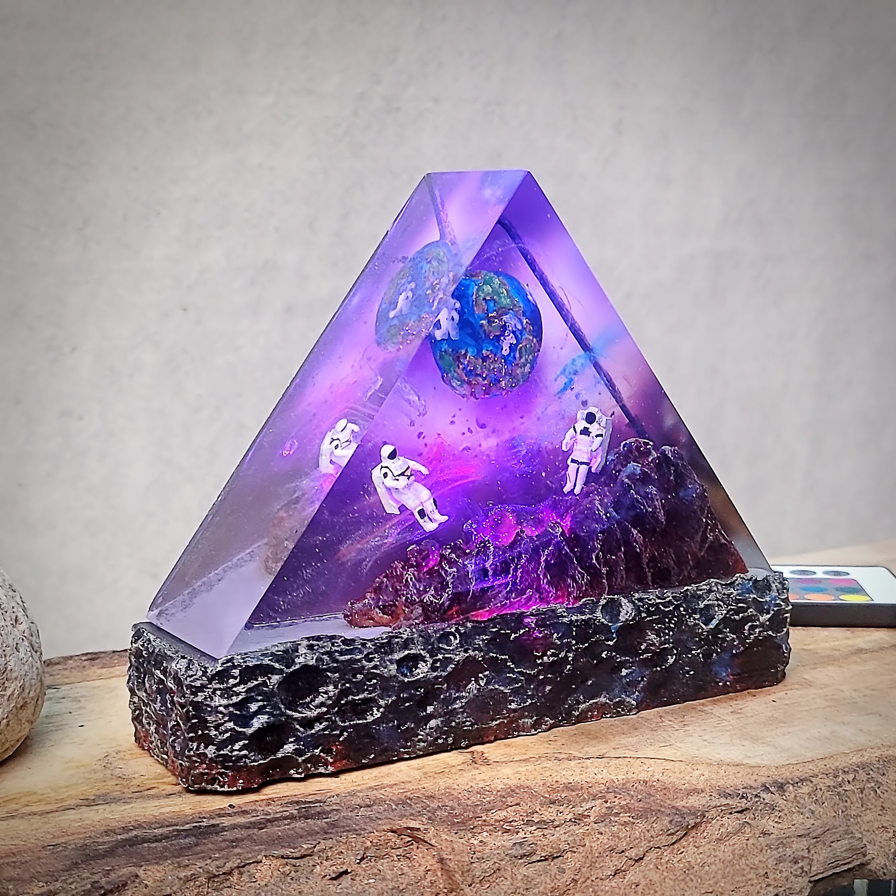Astronaut Space Galaxy Resin Lamp – Earth Planet Cosmic Explorer Diorama Light