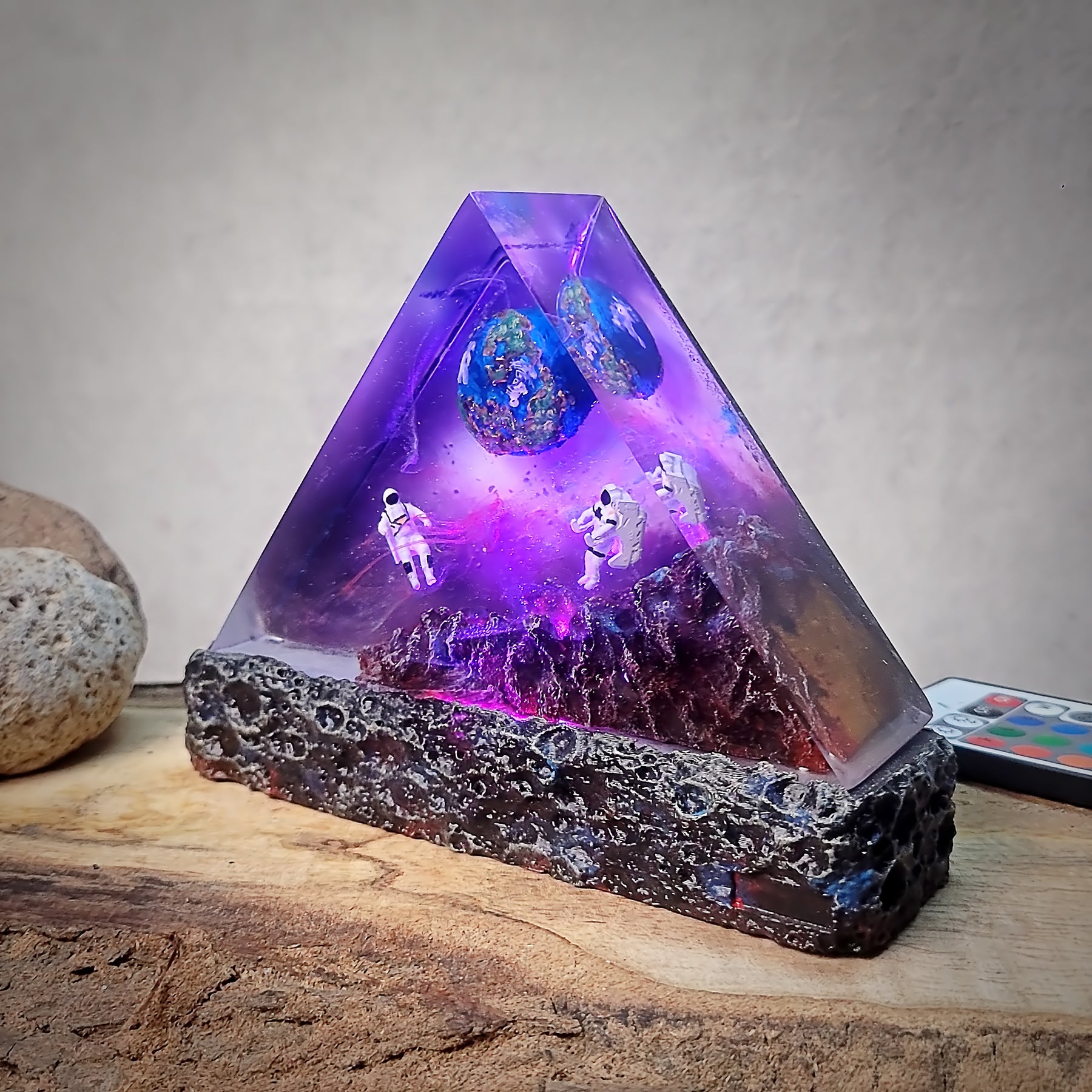 Astronaut Space Galaxy Resin Lamp – Earth Planet Cosmic Explorer Diorama Light