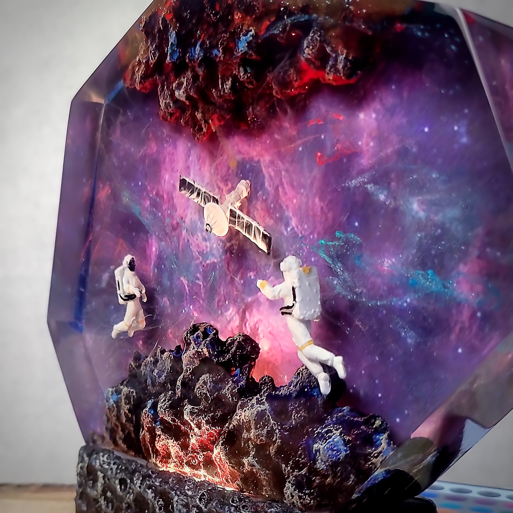 Space Mission Astronaut Epoxy Resin Lamp – Satellite Galaxy Diorama Night Light