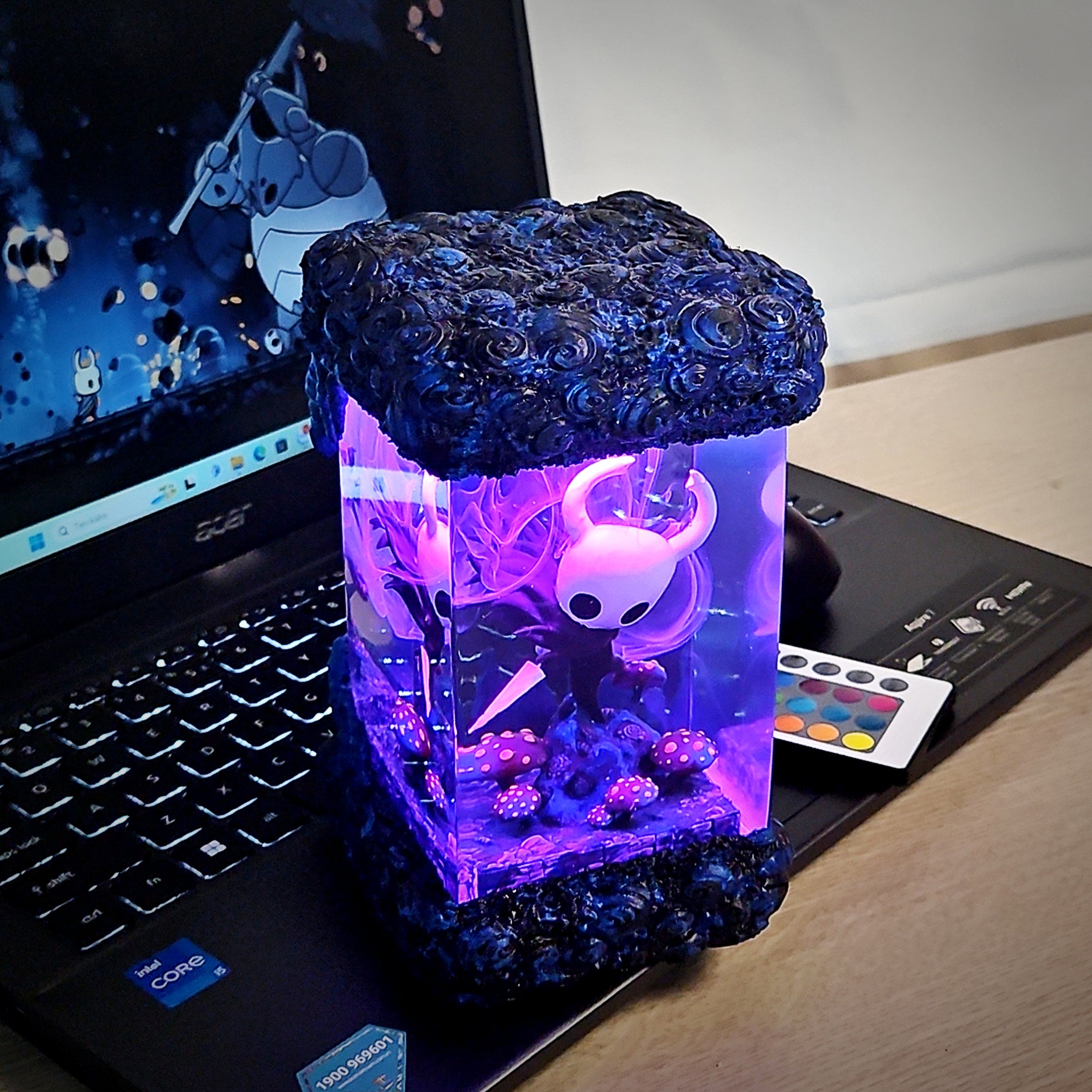 Hollow Knight Epoxy Resin Lamp – The Knight Hallownest Gaming Diorama Light