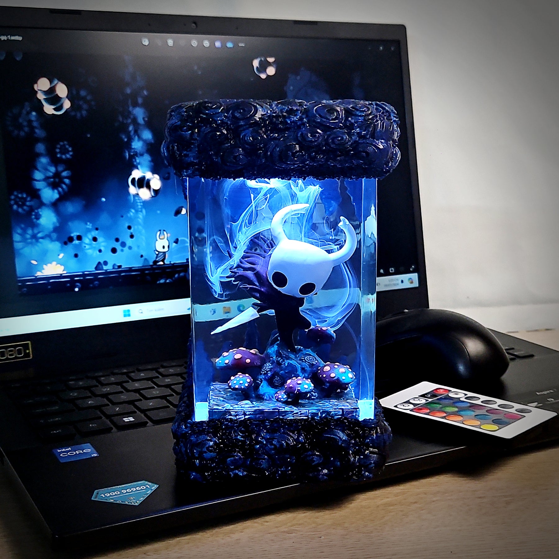 Hollow Knight Epoxy Resin Lamp – The Knight Hallownest Gaming Diorama Light