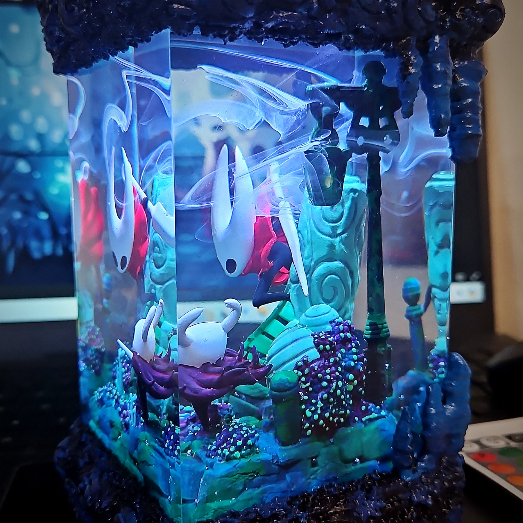 Hollow Knight & Hornet Epoxy Resin Lamp – Hallownest Gaming Diorama Light
