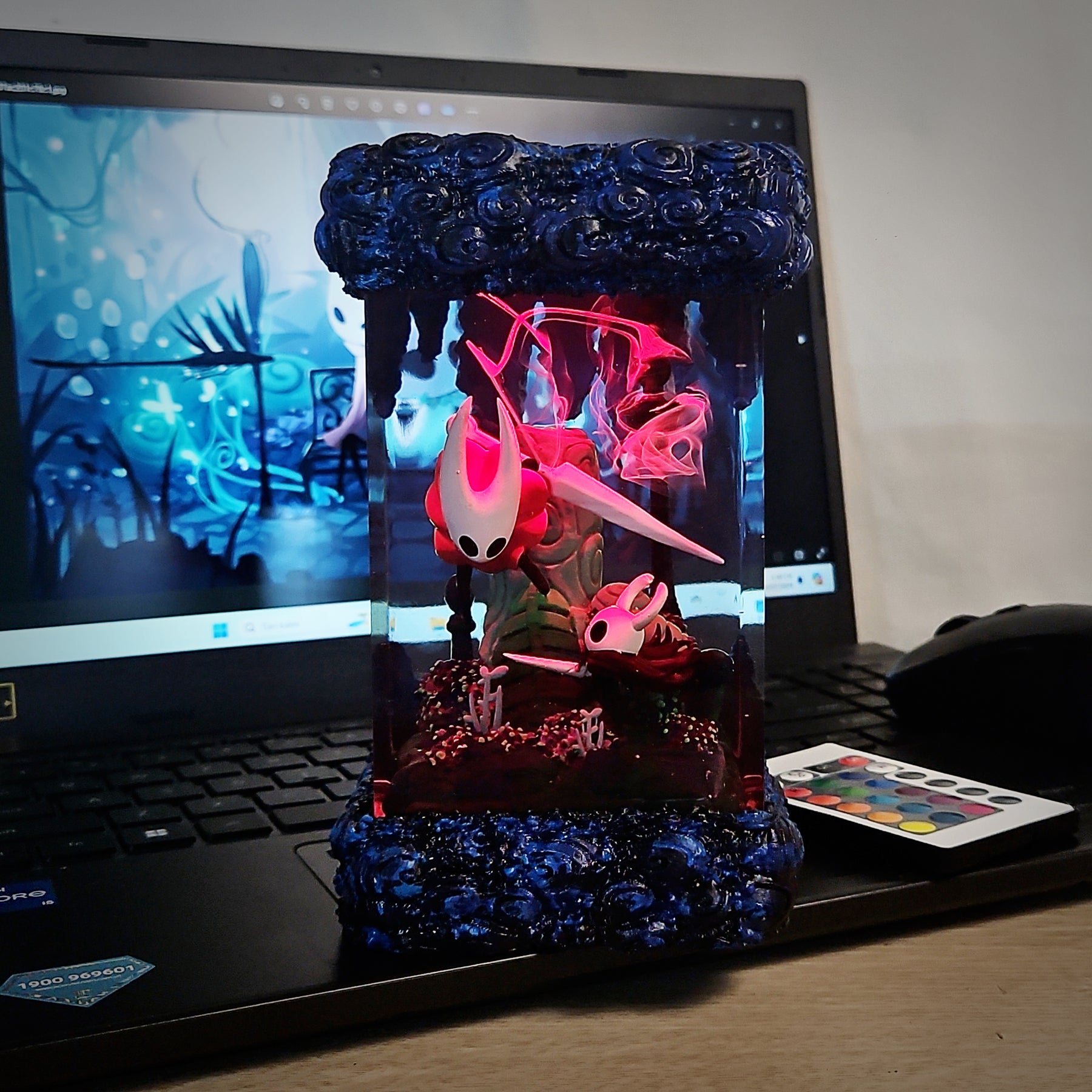Hollow Knight & Hornet Epoxy Resin Lamp – Hallownest Gaming Diorama Light