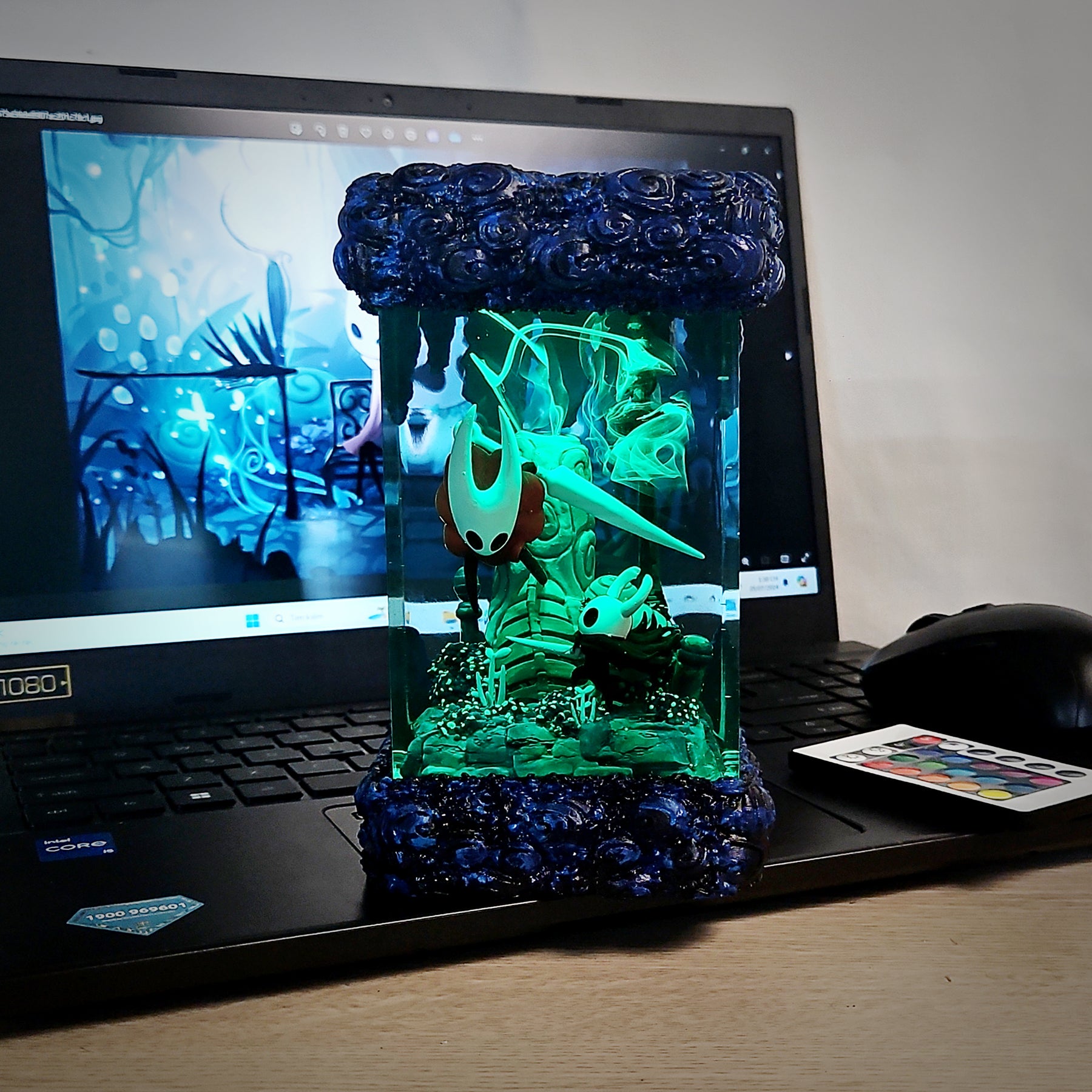 Hollow Knight & Hornet Epoxy Resin Lamp – Hallownest Gaming Diorama Light