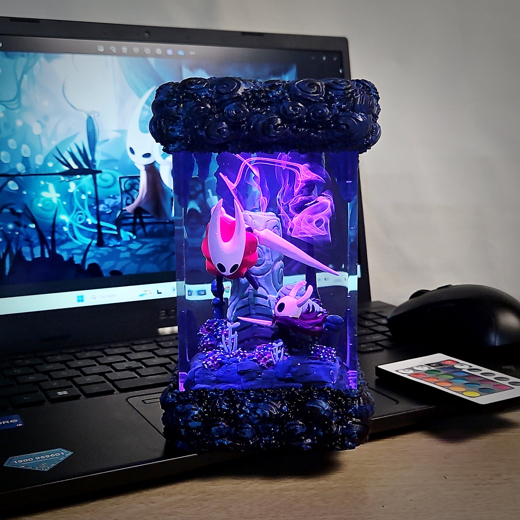 Hollow Knight & Hornet Epoxy Resin Lamp – Hallownest Gaming Diorama Light
