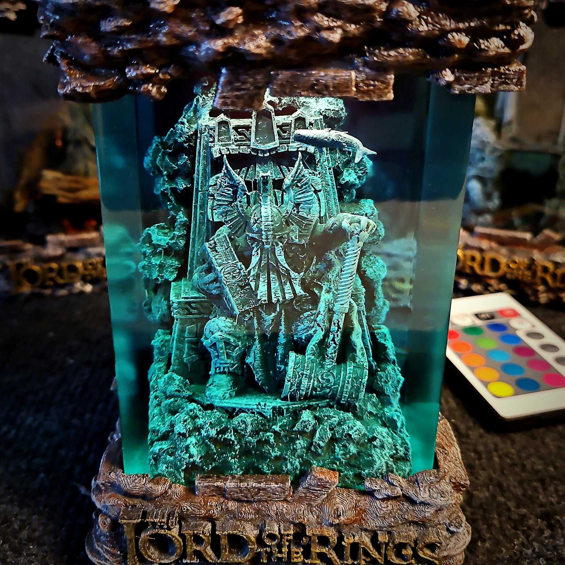 The Lord of the Rings Dwarf Epoxy Resin Lamp – Erebor Dwarven Warrior Diorama Light