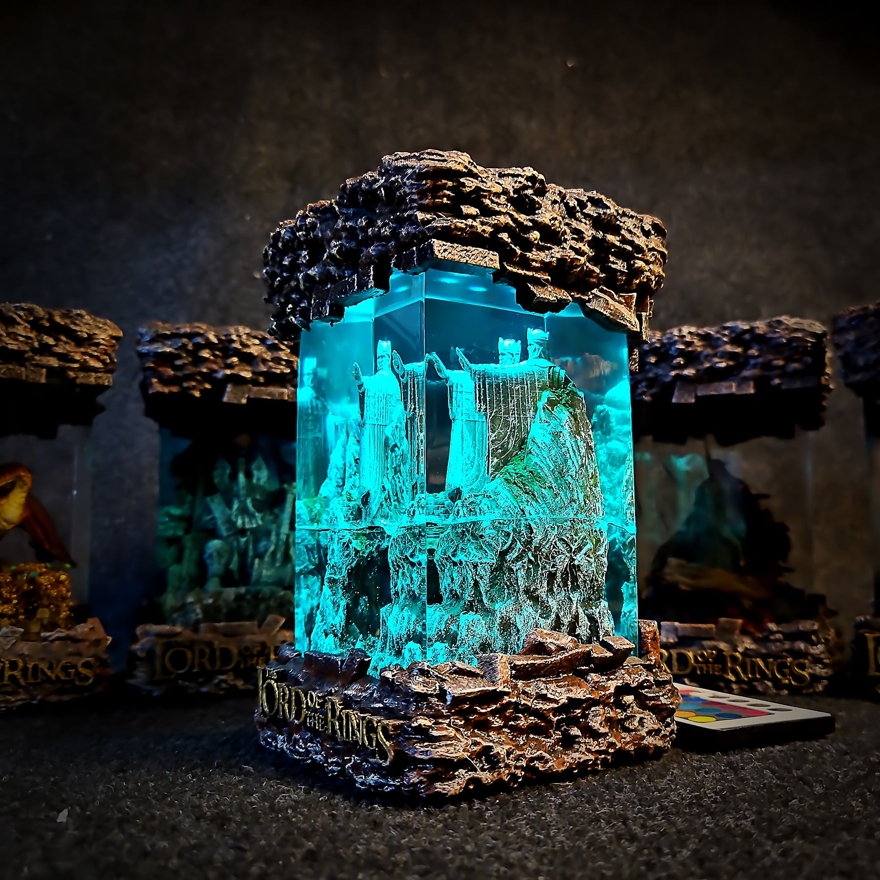 The Lord of the Rings Argonath Epoxy Resin Lamp – Pillars of the Kings Diorama Light