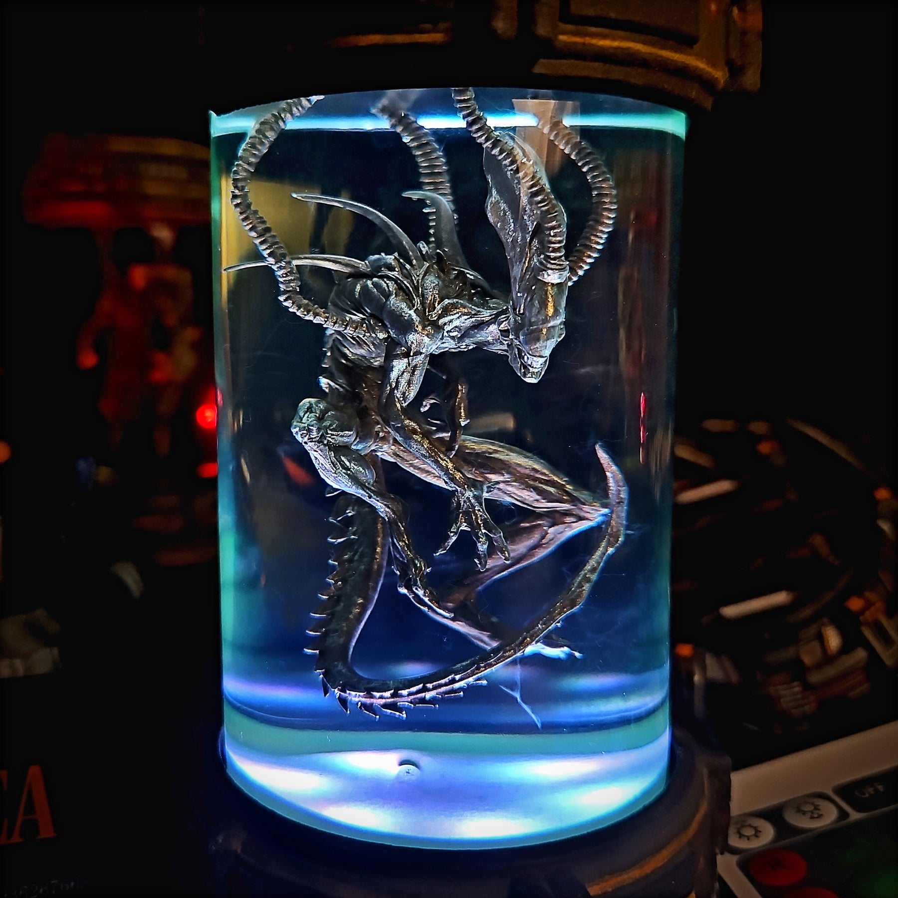 Xenomorph Alien Epoxy Resin Lamp – Sci‑Fi Specimen Pod RGB LED Night Light