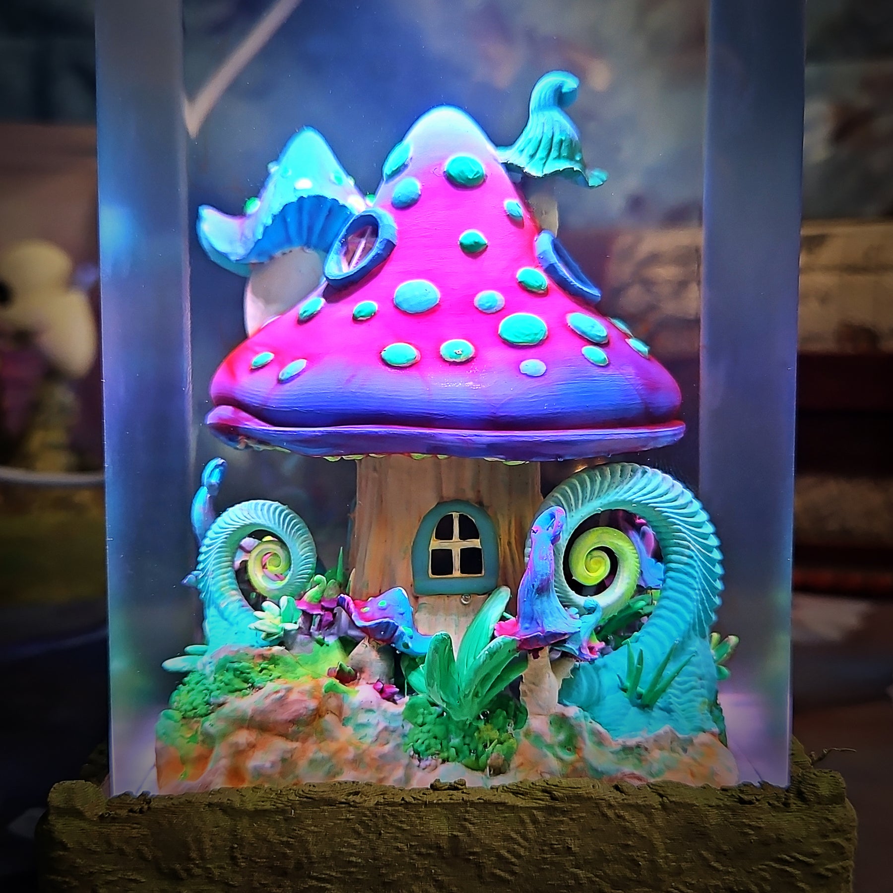 Magical Mushroom Cottage Resin Lamp – Fairy Forest Fantasy Night Light