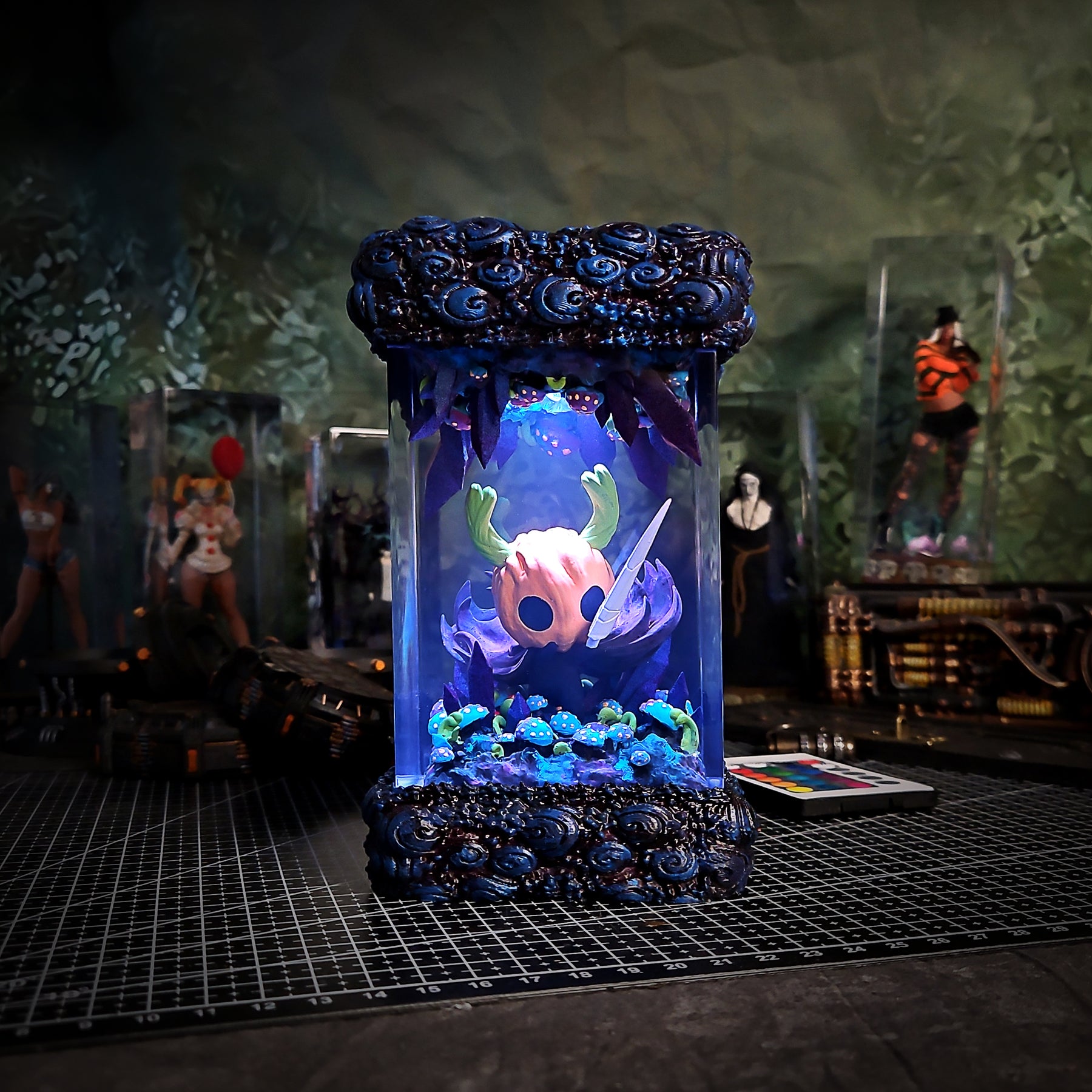 Hollow Knight Pumpkin Knight Epoxy Resin Lamp – Dark Forest Mushroom Diorama Light