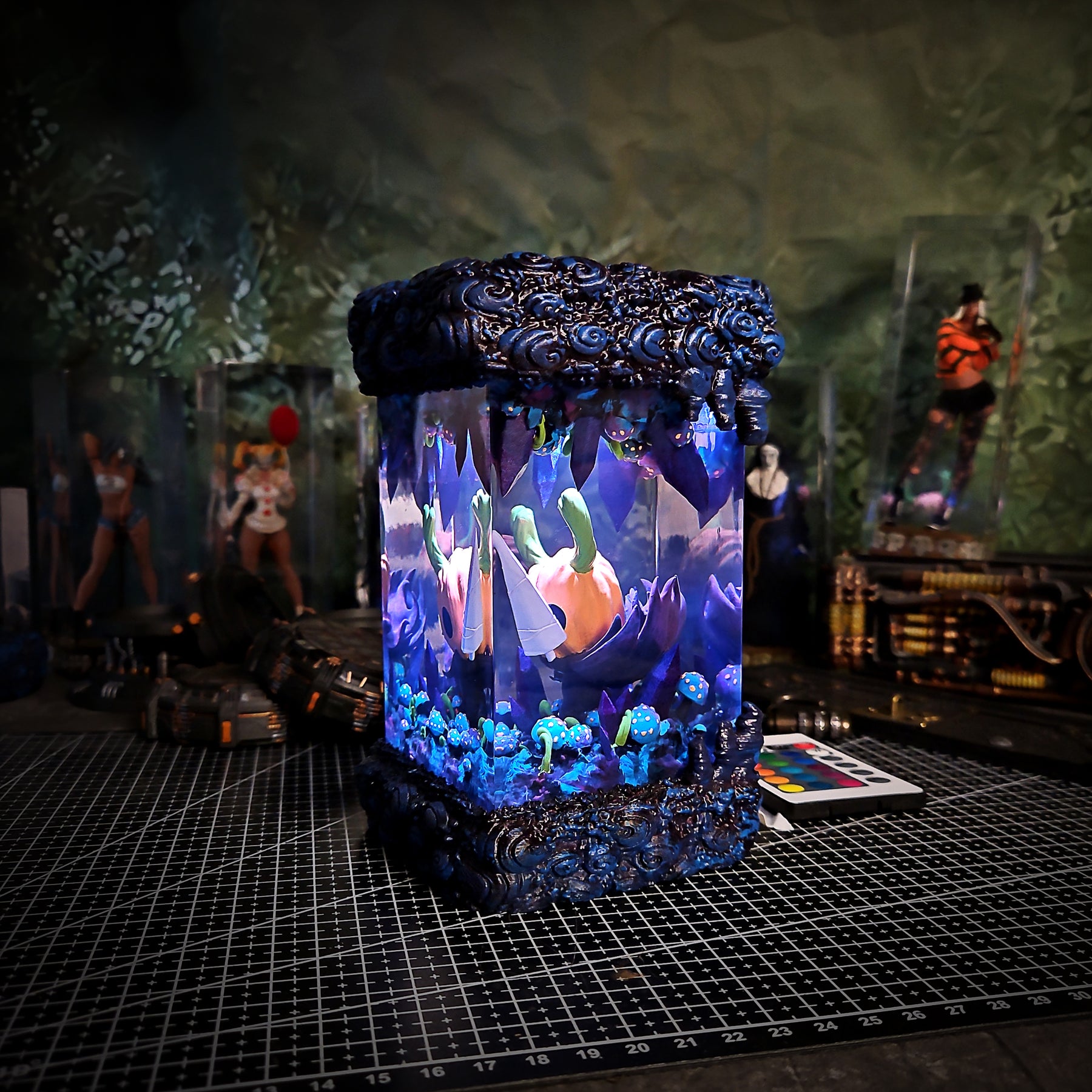 Hollow Knight Pumpkin Knight Epoxy Resin Lamp – Dark Forest Mushroom Diorama Light