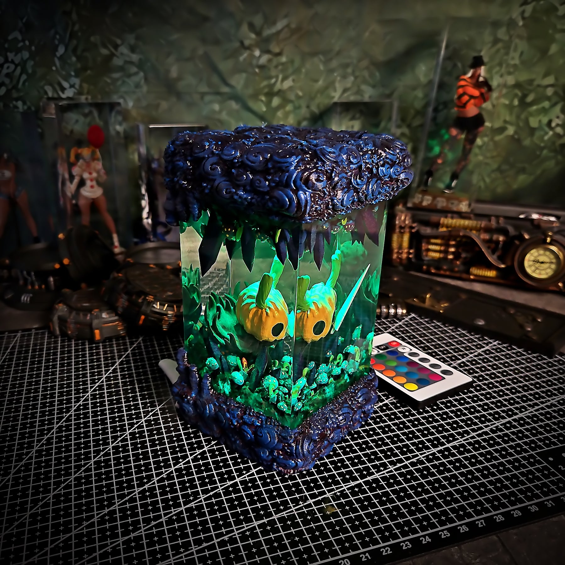 Hollow Knight Pumpkin Knight Epoxy Resin Lamp – Dark Forest Mushroom Diorama Light