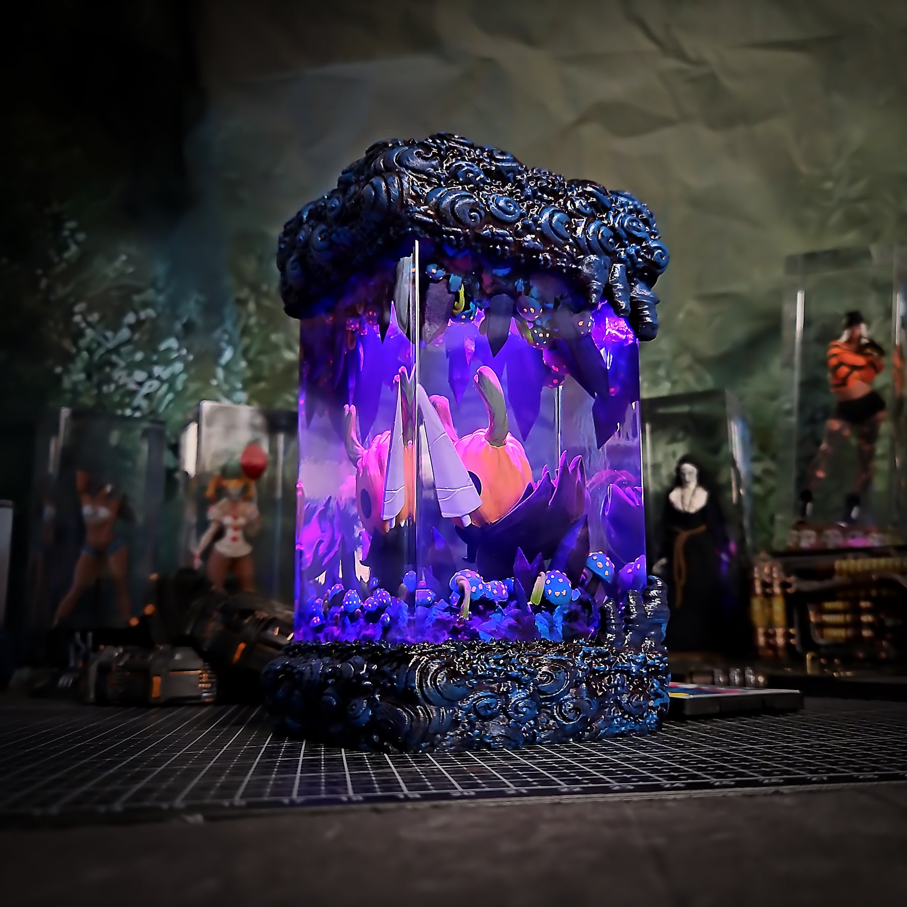 Hollow Knight Pumpkin Knight Epoxy Resin Lamp – Dark Forest Mushroom Diorama Light